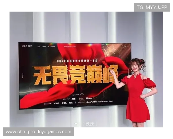 《英雄联盟》美女主持人告别S15：赛场温柔一面定格